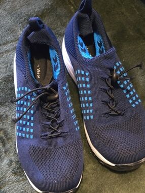 Navy Blue Knit Athletic Sneakers with Light Blue Accents